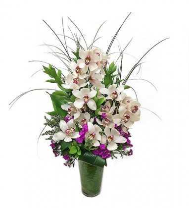 Cymbidium Orkide ve Yeşillikler ile Aranjman