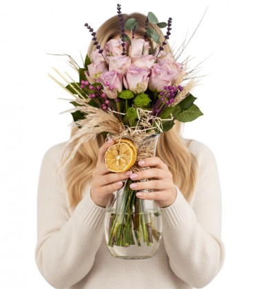 Lavender Bliss Vazoda Güller